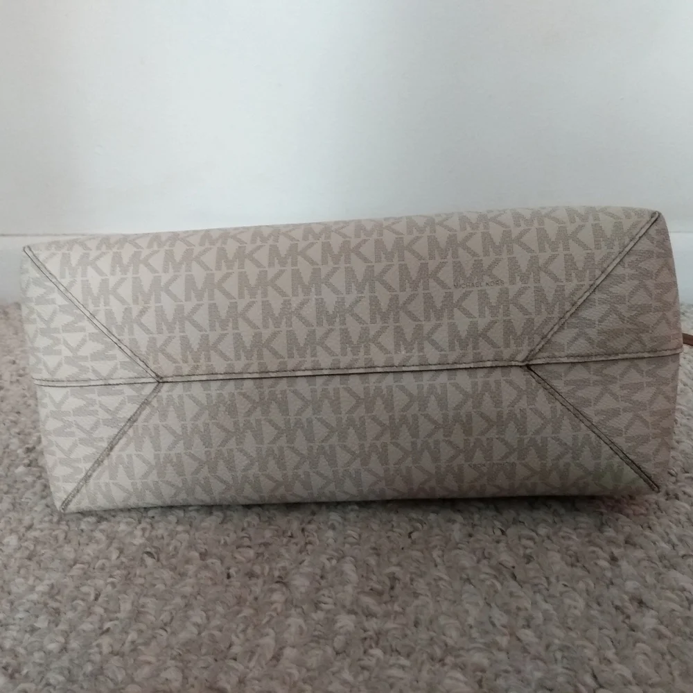 🎉HP🎉Michael kors Hayley Large Tote bag purse